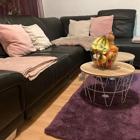 Am Rhein Ganze Zwei Schlafzimmer Netflix Internet 1000 Mbits, Free Parking * Duisburgo