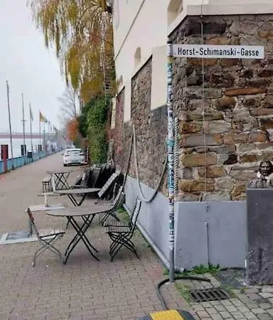 Appartamento Am Rhein Ganze Zwei Schlafzimmer Netflix Internet 1000 Mbits, Free Parking